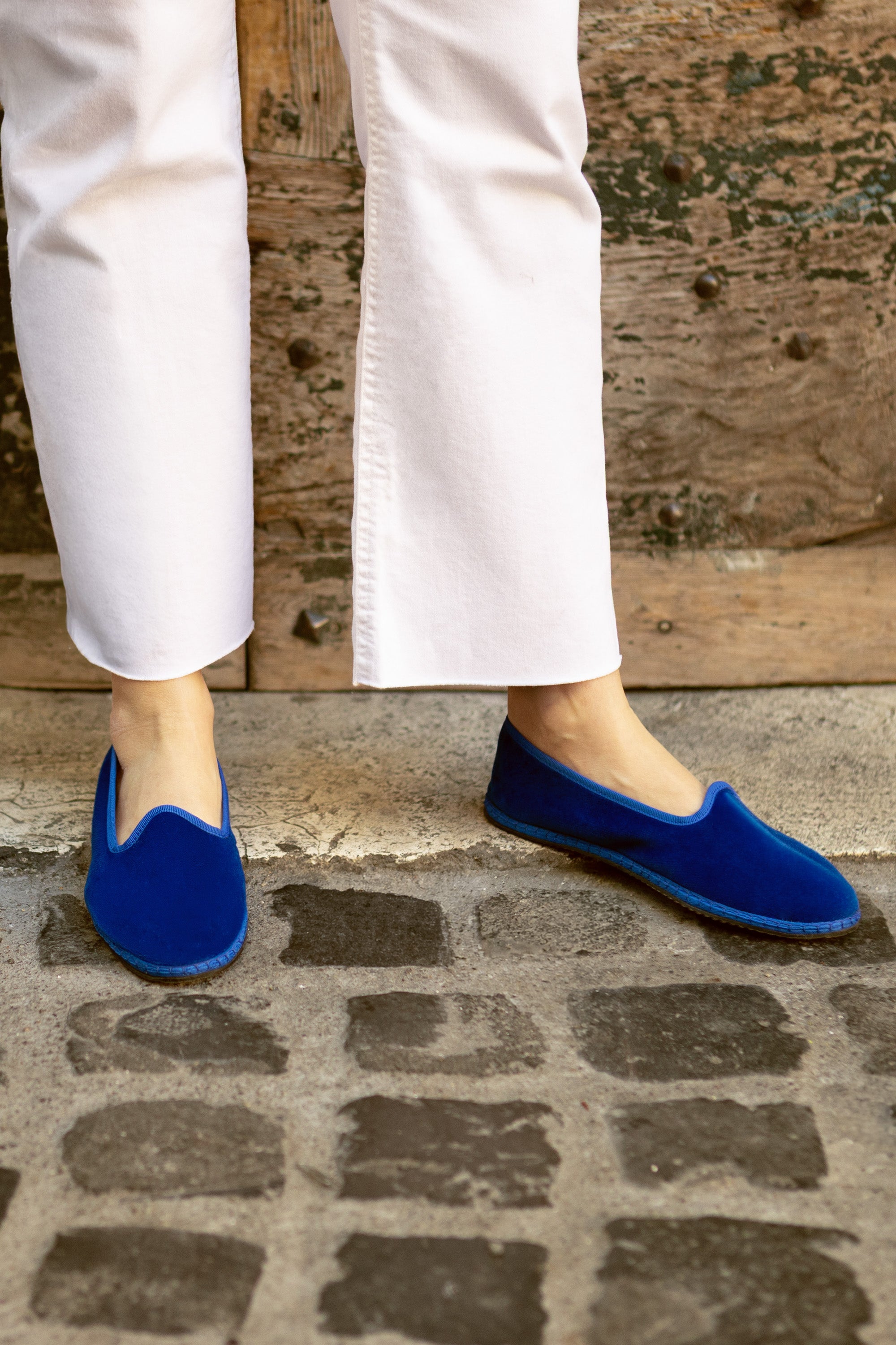 WOMEN'S SHOES